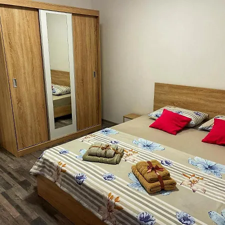 Apartment Apartament Cu 2 Camere, Spatios Si Confortabil. *